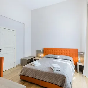  Bed & Breakfast Vrooms All'angolo Del Duomo